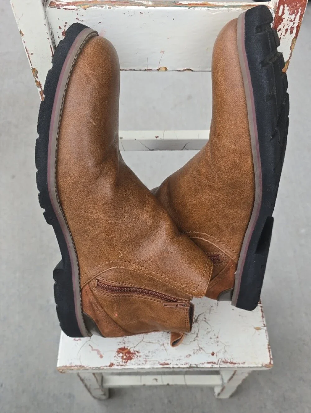 Men's Tan Chelsea Boots - Classic Pull-On Casual 10.5